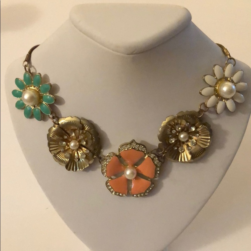 Flower necklace rhinestone pearl 22”